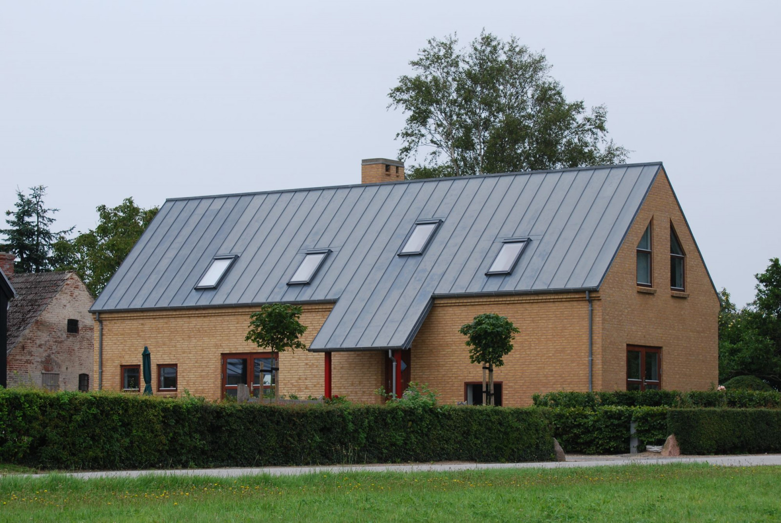 Gå til næste case (link:/c/cases/et-sommerhus-med-stil-og-nul-vedligehold)